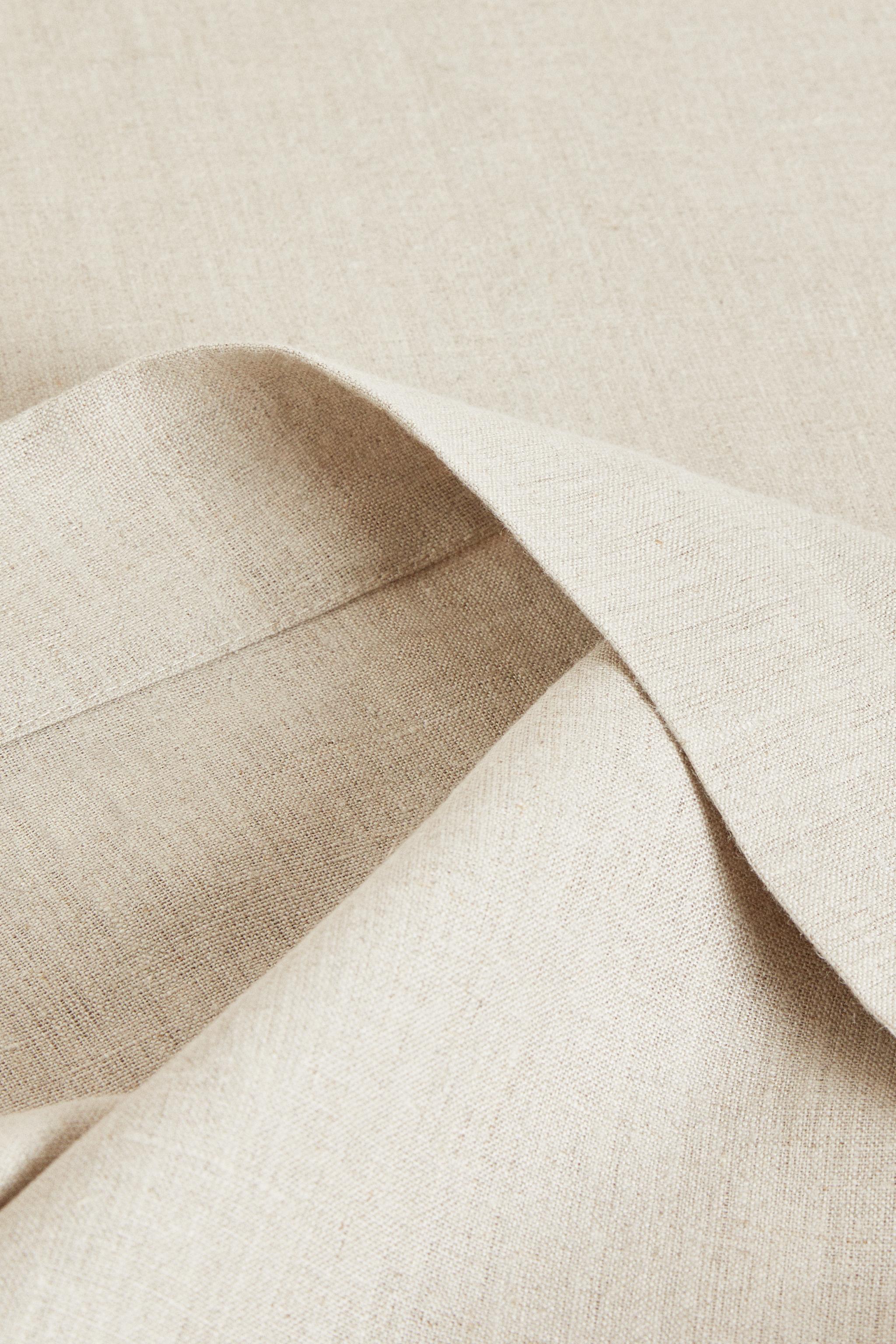 PLAIN-COLOURED LINEN TABLECLOTH